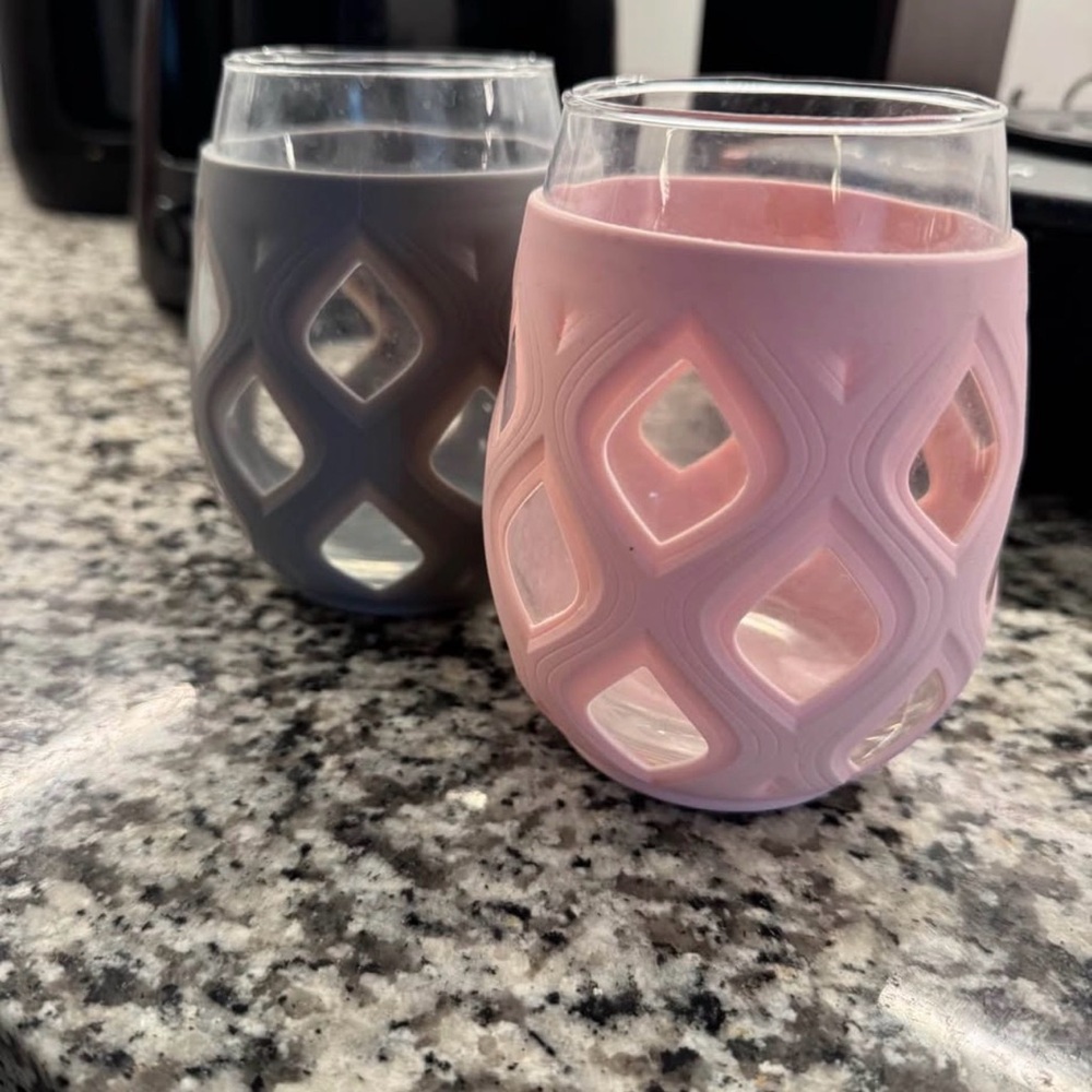 Silicone-Sleeved Stemless Glasses Set - Pink & Gray - Picture 2 of 4